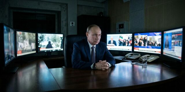 Když diktátor sleduje pád diktátora: Proč smrt Chameneího děsí Putina víc než válka