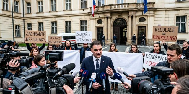 Macinka brání zákon o neziskovkách: „Nikdo ruské zákony neopisuje