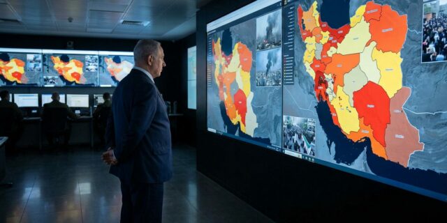 Netanjahu vsadil na chaos. A možná vyhraje