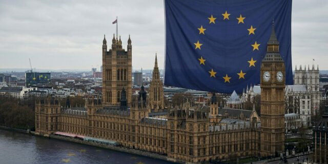 Pragmatismus, nebo kapitulace? Británie zvažuje tichý návrat k EU