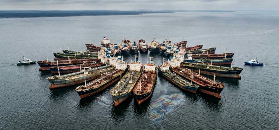 Tankery bez domova: Jak ruská „šedá flotila“ paralyzuje Finský záliv