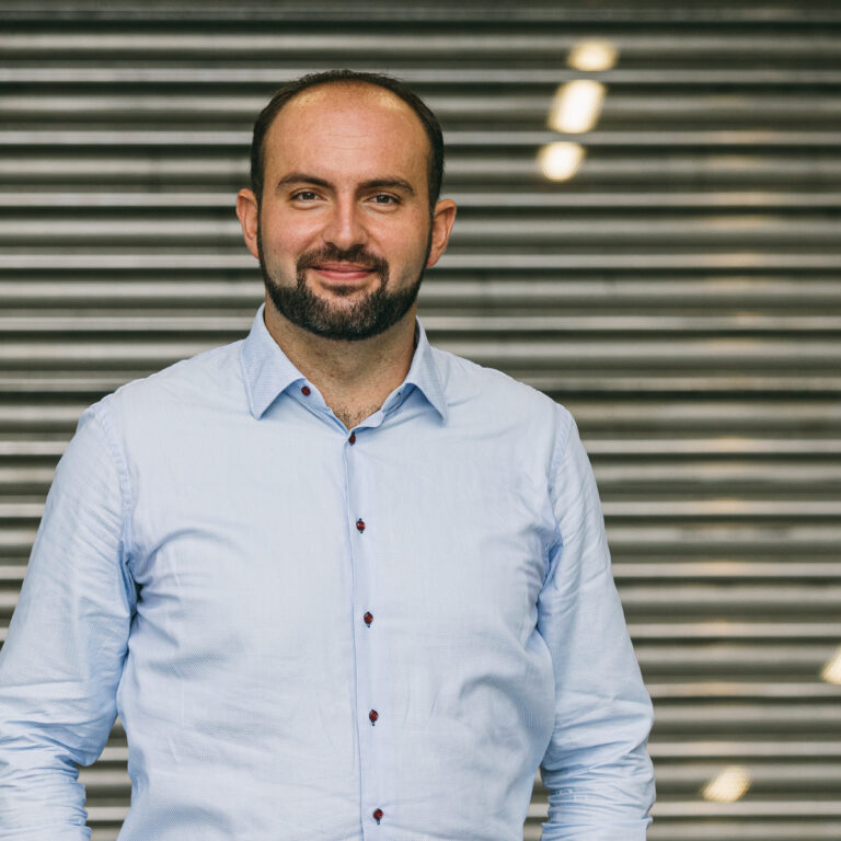 AI nemá nahradit člověka, má ho násobit