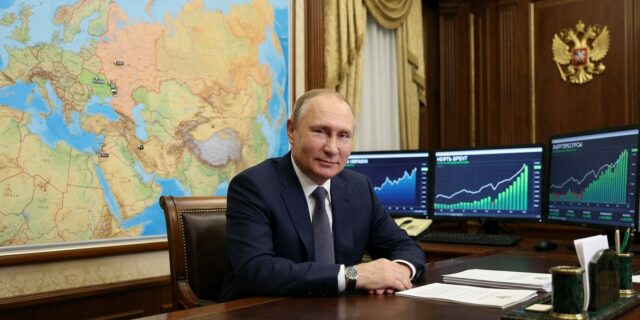 Tusk varuje: Válka na Blízkém východě hraje do karet Putinovi