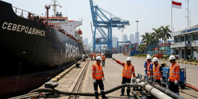 Když Hormuz zavře brány, Moskva otevře sklady