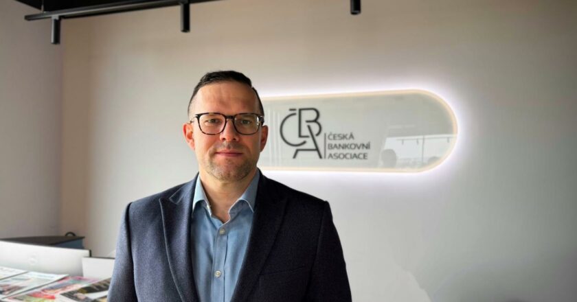 Jaromír Šindel: Ačkoliv často slýcháme, že si česká ekonomika vede relativně dobře, spíše platí rčení „jednooký mezi slepými králem“